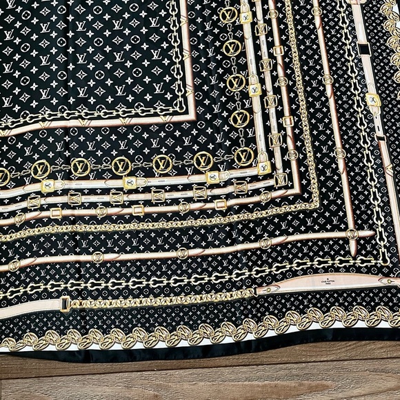 100% silk Black and White Monogram Wrap - Picture 2 of 14